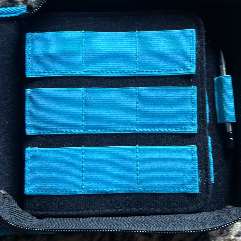 Retro Nintendo 3DS Blue Carrying Case - Picture 3 of 6